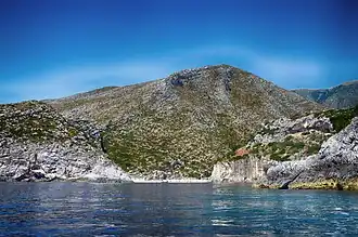 Blick vom Meer in die Bucht