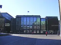 Domstufen, Bürgerschaft, gespiegelt das Neue Rathaus