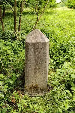 Grenzstein Nr. 173 an der Weser, quadratisch, 1,20&nbsp;Meter hoch