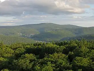 Großer Feldberg von Norden, aufgenommen vom Aussichtsturm auf dem Pferdskopf