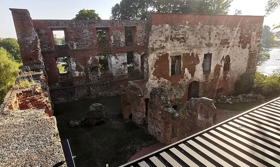 Blick von der Aussichtsplattform auf den Südflügel (2021)