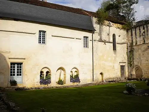 Klosterinnenhof des Klosters Grosbois bei Charras