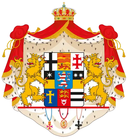 Mit Schildhalter. Darunter die Orden pour la vertu militaire, vom Goldenen Löwen und vom Eisernen Helm