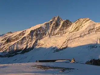 Großglockner (links), Glocknerwand (rechts), in der Mitte Glocknerhorn und Teufelshorn