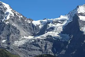 Guggigletscher mit Sphinx und Jungfraujoch 3464 m ü. M. von der Grütschalp 1486 m ü. M. aus gesehen