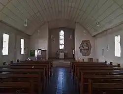 Innenraum der Kirche (Frontalansicht)