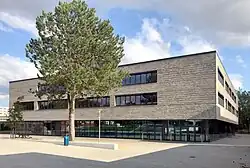 Hauptgebäude / Forum des Gymnasium Lohbrügge