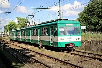Triebzug 901 auf der Linie H8 (Gödöllő <-> Örs vezér tere)
