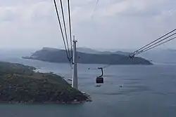 Seilbahnstütze auf Hon Roi