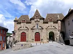 Rathaus (Hôtel de ville) und Eingang zur ehemaligen Abtei