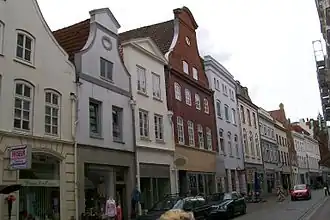 Hüxstraße 48 bis 42 (von links)