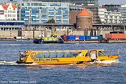 Nala unterwegs auf der Linie&nbsp;73 in Höhe der Überseebrücke