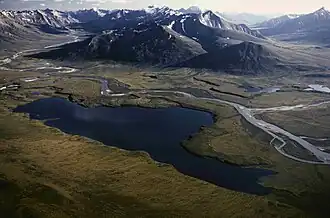 Blick über den Oberlauf des Noatak River nach Süden auf die Schwatka Mountains