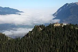 Kreuzeck mit Kreuzeckhaus über Garmisch-Partenkirchen (2006)