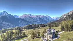 Wunderschöne Herbststimmung, Blick auf das HIF und die gegenüberliegende Bergkette