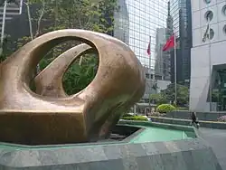 Skulptur nahe Jardine House, Connaught Garden 2007