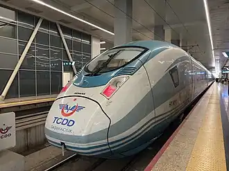 HT80113 wartet am Hochgeschwindigkeitsbahnhof Ankara