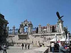 Burggarten mit einem Turul