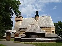 Spätgotische Holzkirche (14. Jh.) in Haczów (Hanshof); seit 2003 mit anderen Holzkirchen Südpolens Weltkulturerbe der UNESCO