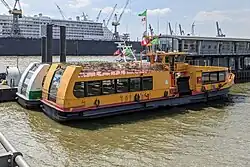 Die Falkenstein und die Neuenfelde am Betriebsponton St.&nbsp;Pauli Fischmarkt (2022)