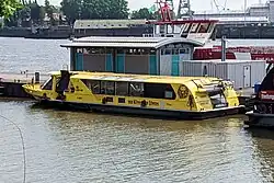 HADAG-Fähre Rafiki am Betriebsponton St.&nbsp;Pauli Fischmarkt (2022)