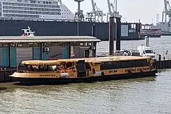 MS Reiherstieg am Betriebsponton St.&nbsp;Pauli Fischmarkt (2022)