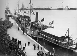 Konstanz, vor 1900. Anlässlich einer Offiziersfeier sind die Zaehringen und die Kaiser Wilhelm beflaggt.