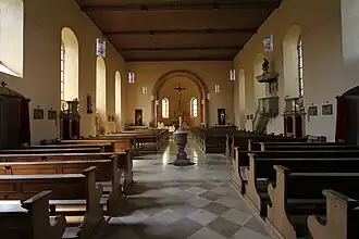 Innenansicht mit Blick zum Chor