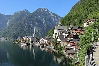 Hallstatt mit dem vorderen Hirlatz im Hintergrund