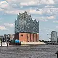 Die Elbphilharmonie in Hamburg entstand durch die Aufstockung eines Kaispeichers