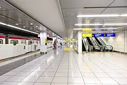 Bahnsteig im Keikyū-Bahnhof