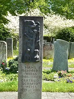 Hans Schmid-Weiss (1903–2002) Bildhauer, Maler. Gertrud Schmid-Weiss (1919–2011) Grab. Friedhof am Hörnli