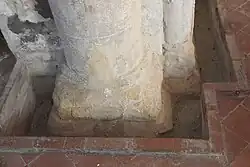 Wieder freigelegte Säulenbasis