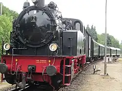 Vereinseigener Dampfzug (gezogen von Lok 2) bei der Einfahrt in den Bahnhof Harpstedt
