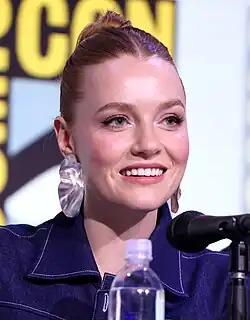 Harriet Slater und Jacob Batalon sind in zwei der Hauptrollen zu sehen