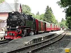 Dampfzug der HSB am Bahnhof