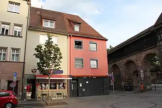 Der Techno-Club Haus 33 neben einem Stripclub am Jakobstor