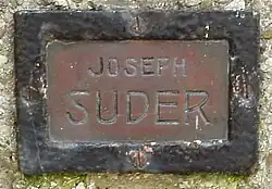 Namensschild neben dem Gartentörchen (1999)