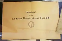 Altes Wappen auf einem Hausbuch