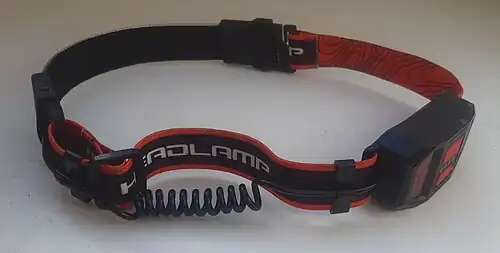 Dehnbare Stirnlampe mit Wendelkabel