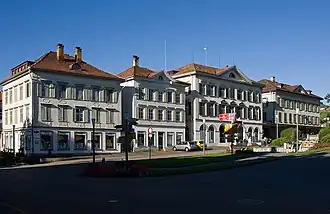 Kirchplatz mit Rathaus