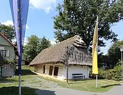 Offizielle Schaukeller nächst der Straße L401