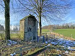 Heiligenhäuschen – hinten: NSG Oberkotten (Wald)