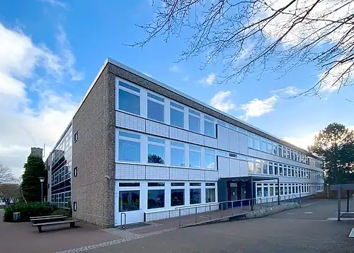 Nordseite des „H-Gebäudes“ mit Ausbau