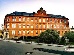 Heinrich-Heine-Schule in Lauter, roter Backsteinbau