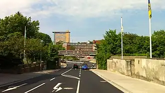 Brücke am Ende der Heinrichstraße, Straßenzustand von 2012 ohne gesonderten Fahrradweg.