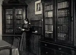 1899. Die Frauenrechtlerin Helene Lange in ihrer Bibliothek