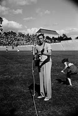 Olympiasieger Tapio Rautavaara – hier bei einer Einlage mit seiner&nbsp;Gitarre