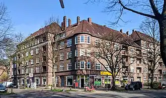„Henry-Everling-Hof“, Nr. 118–120 (Ecke Moorende)
