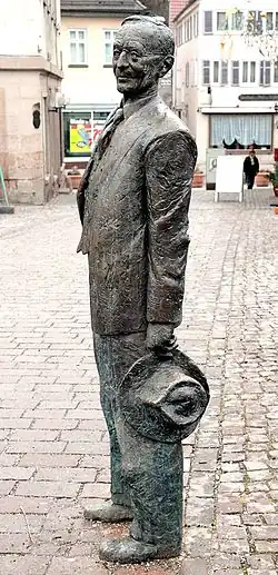 Hermann-Hesse-Skulptur von Kurt Tassotti in Calw[85]